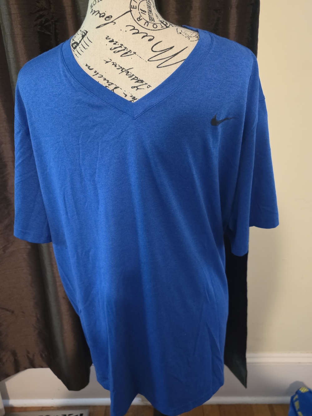 Nike Dri-FIT royal blue V-neck short-sleeve athletic t-shirt XL